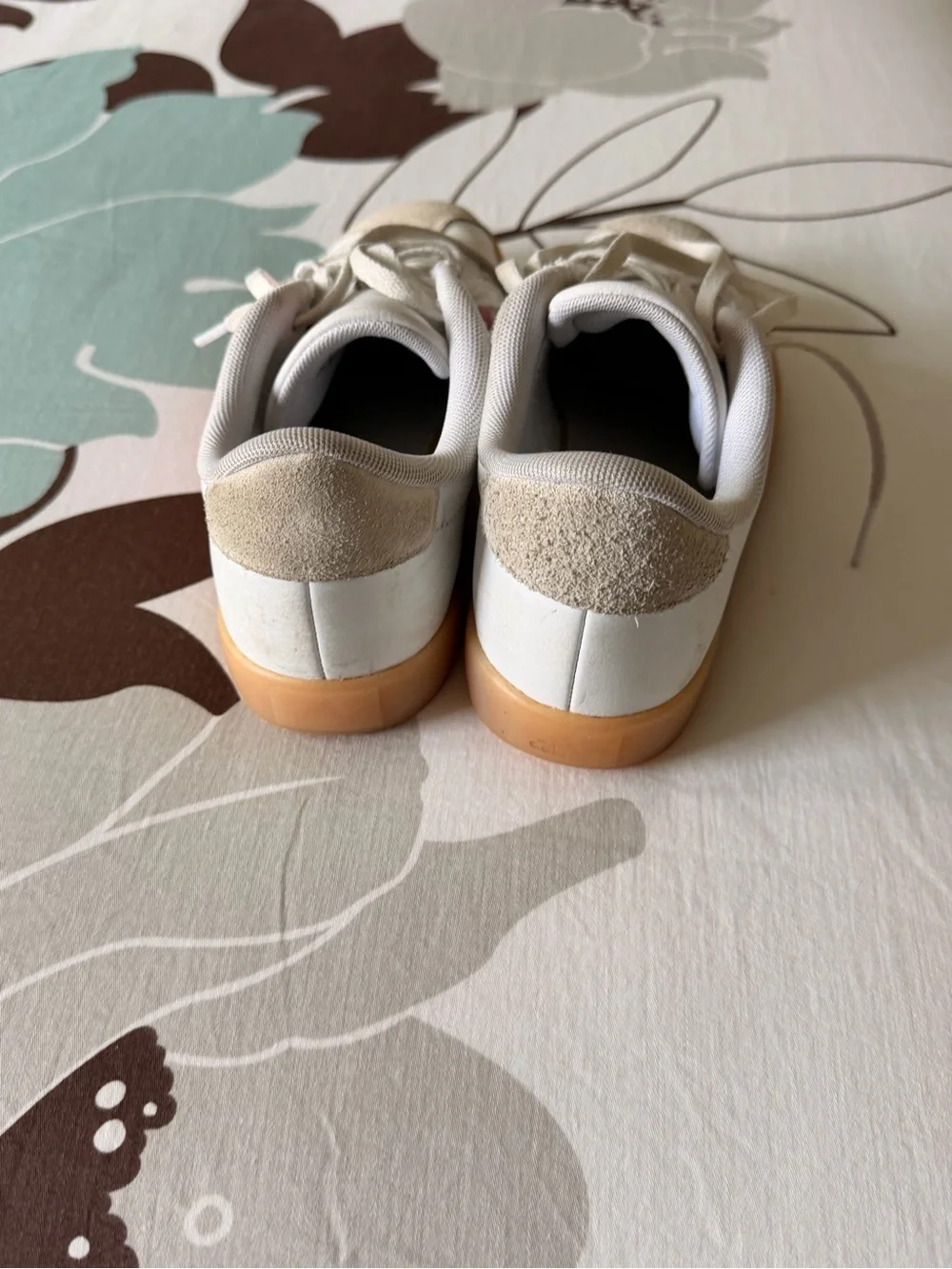 Adidas big girls White Sneakers with Pink Stripes and Gum Sole